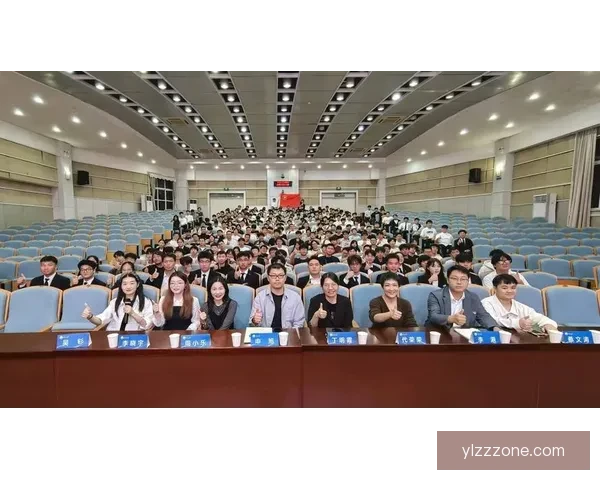 洁董路吉言若能赢越南这支球队必将问鼎冠军荣耀之巅写下历史新篇章